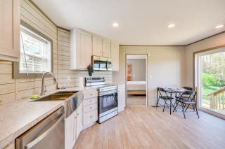 8 Mi to Main Street Home with Yard in Bedford! - Bedford - 2