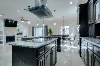 GORGEOUS 5-bd 4ba w Pool, Hot Tub, 2 kitchens, & Game Room Near Dallas Airports! - Irving - 6