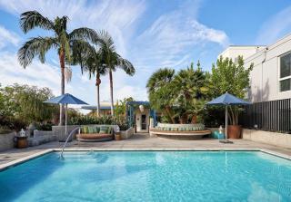 Spacious and Bright West Hollywood Pool & Gym - Los Angeles - 4