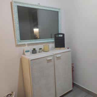 Small budget studio center1 - 9