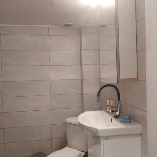 Small budget studio center1 - 5