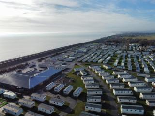 Big2vacation 2 Exclusive at new beach caravan holiday free parking wifi gaming chair swimming pool decking fun activities games food facilities club house arcade walk to beach - 9