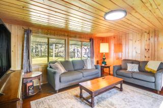 Lakefront Minnesota Escape with Fire Pit and Boat Dock - Emily - 7