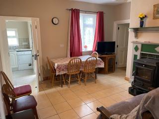Cottage with great location - - 7