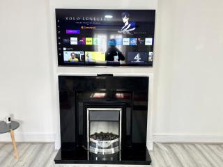 Spacious 3-Bed Home with Garden, Private Parking, Smart Tv's, Fast Wi-Fi - Londra - 5