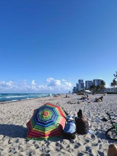 Paradise Luxe Waterfront Pool Home, Modern, Near Best Beachs Shopping,Hard Rock Casino Fun - Hallandale Beach - 1