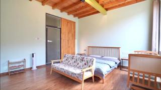 Great Wall Stream Villa with Hot Tub - - 2