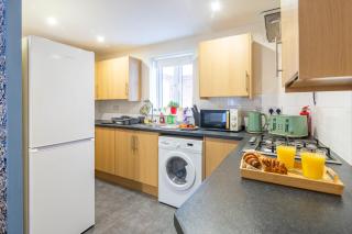 The Vogue Stay, 3 Bedrooms, 2 bathrooms, Ideal for JR & Oxford Hospitals, FREE CarPark, Conveniently located for Ring Road access, 2 miles from Oxford City Centre easy car & bus route - Oxford - 7