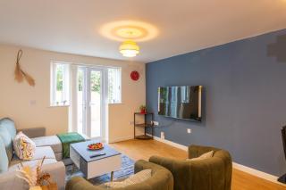 The Vogue Stay, 3 Bedrooms, 2 bathrooms, Ideal for JR & Oxford Hospitals, FREE CarPark, Conveniently located for Ring Road access, 2 miles from Oxford City Centre easy car & bus route - Oxford - 9