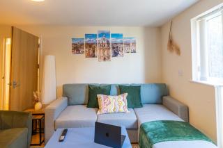 The Vogue Stay, 3 Bedrooms, 2 bathrooms, Ideal for JR & Oxford Hospitals, FREE CarPark, Conveniently located for Ring Road access, 2 miles from Oxford City Centre easy car & bus route - Oxford - 8