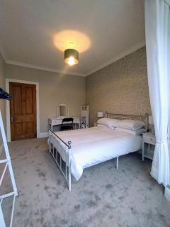 large 4 bedroom - Pembroke Dock - 5