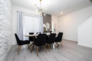 Luxury 3 Bed Home up to 8 guests- The Hub - 3236 TT - 1