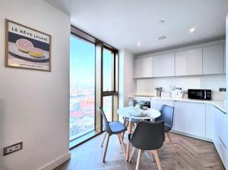City Skyline View Holiday Apartment in Birmingham City Centre - South Central Apt129 - Birmingham - 4