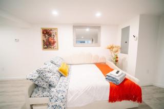 Cozy Home Driveway Parking Close to Metro! - Washington - 8