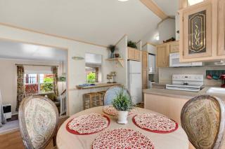 The Love Shack (2/2) - 1