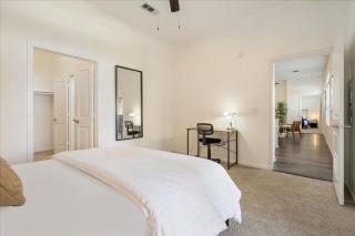 Texas Themed 2BR 2B Apt w Pool Parking and WIFI - Austin - 2