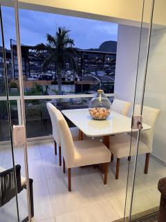 Um apartamento com vista para oarma - 8