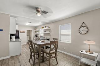 Renovated Stay, Parking, Near DT & Airport - 8