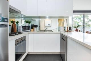 Trackside Escape by Moonee Valley Racecourse - 5