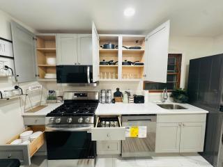Urban Oasis I Stylish Getaway to NYC with Parking - Jersey City - 2