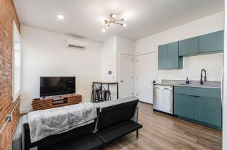 The Broad Cozy Affordable Luxury in Downtown - Columbus - 9