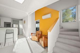 Beach Haven - Gorgeous 2 Bedroom Townhouse Opposite the Beach - Kingston Beach - 8
