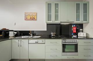 Beach Haven - Gorgeous 2 Bedroom Townhouse Opposite the Beach - Kingston Beach - 2