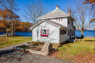 Lakeside 4BD Pushaw Lake Retreat - Orono - 7