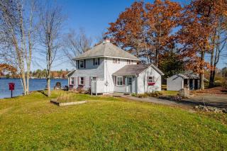 Lakeside 4BD Pushaw Lake Retreat - Orono - 3