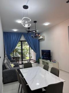Pool View 3 Bedroom & 3 Bathroom Whole Unit - Johor Bahru - 0