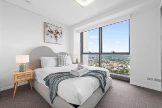 Altitude Suite 2BR - Stunning Views, Pool & Parking - 6