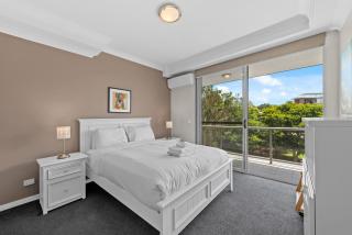 Spacious 2BR Close to UQ, Shops with 2Parking & Pool - Brisbane - 5