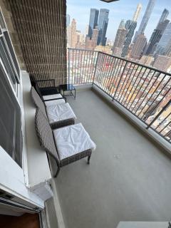 Midtown High Floor Fantastic Panoramic City View Corner 2 Bedroom Apartment - New York - 6