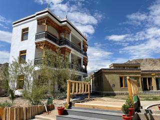 Earthhome by Angchok - - 0