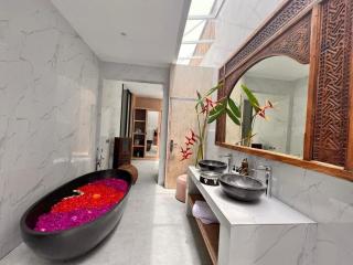 Tropical Pool Vasana Villa, Modern Villa in Umalas - Enclosed Living & Office - 8
