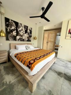 Tropical Pool Vasana Villa, Modern Villa in Umalas - Enclosed Living & Office - 7