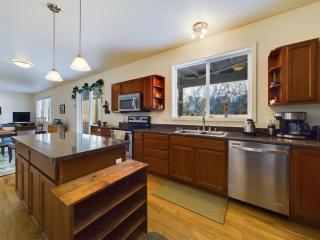 Ocean Views Huge Deck Walk to Beach, Trails - - 0