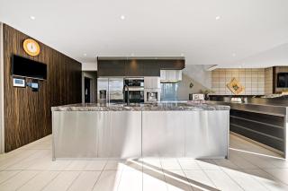 Luxury Home Nestled in Nature - Auckland - 5