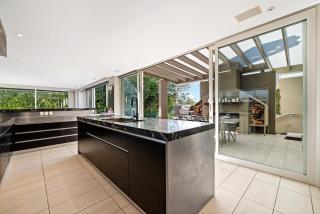Luxury Home Nestled in Nature - Auckland - 2
