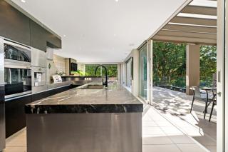 Luxury Home Nestled in Nature - Auckland - 3