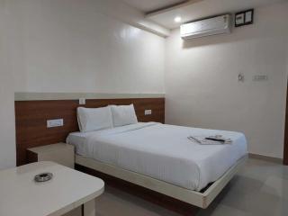 Hotel O The Classic Crown - Pune - 8