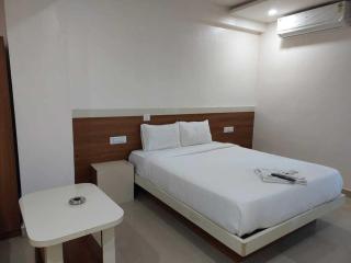 Hotel O The Classic Crown - Pune - 7