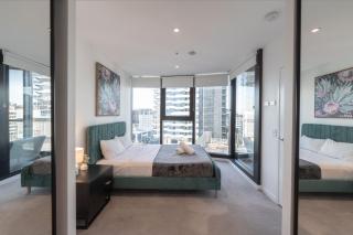 Modern Valley Pad with Rooftop Pool, Study & Parking - 5