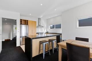 3 Bed Alpine Apartment with Mountain Views - 3