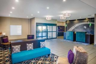 La Quinta Inn & Suits by Wyndham Pontoon Beach IL - Pontoon Beach - 7