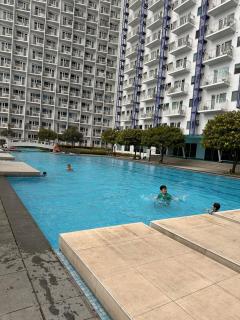 The Essential 2 BR at Sm Jazz makati 100 mbps - Manilla - 7
