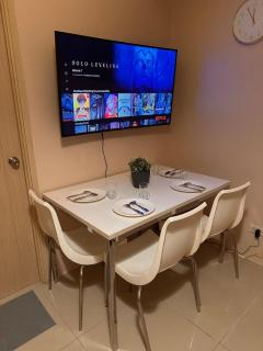 The Essential 2 BR at Sm Jazz makati 100 mbps - Manilla - 1
