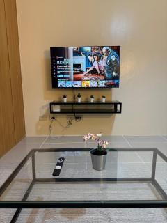 Spacious pool view at Mall of Asia 100mb Netflix - Manila - 4