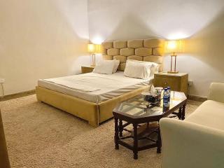 Two minutes walk from jinnah super market,Islamabad - 1