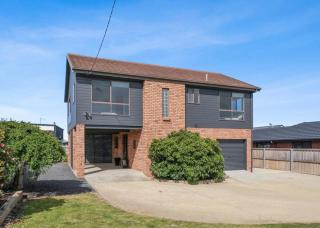 The Beach House - Swansea - 8